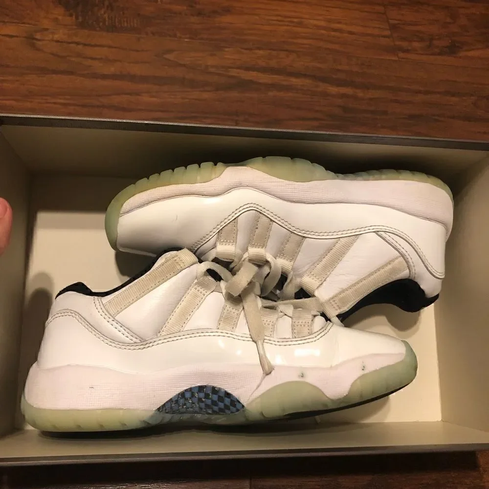 AIR JORDAN 11 retro low legend blue size 5 women = 3.5Y kids